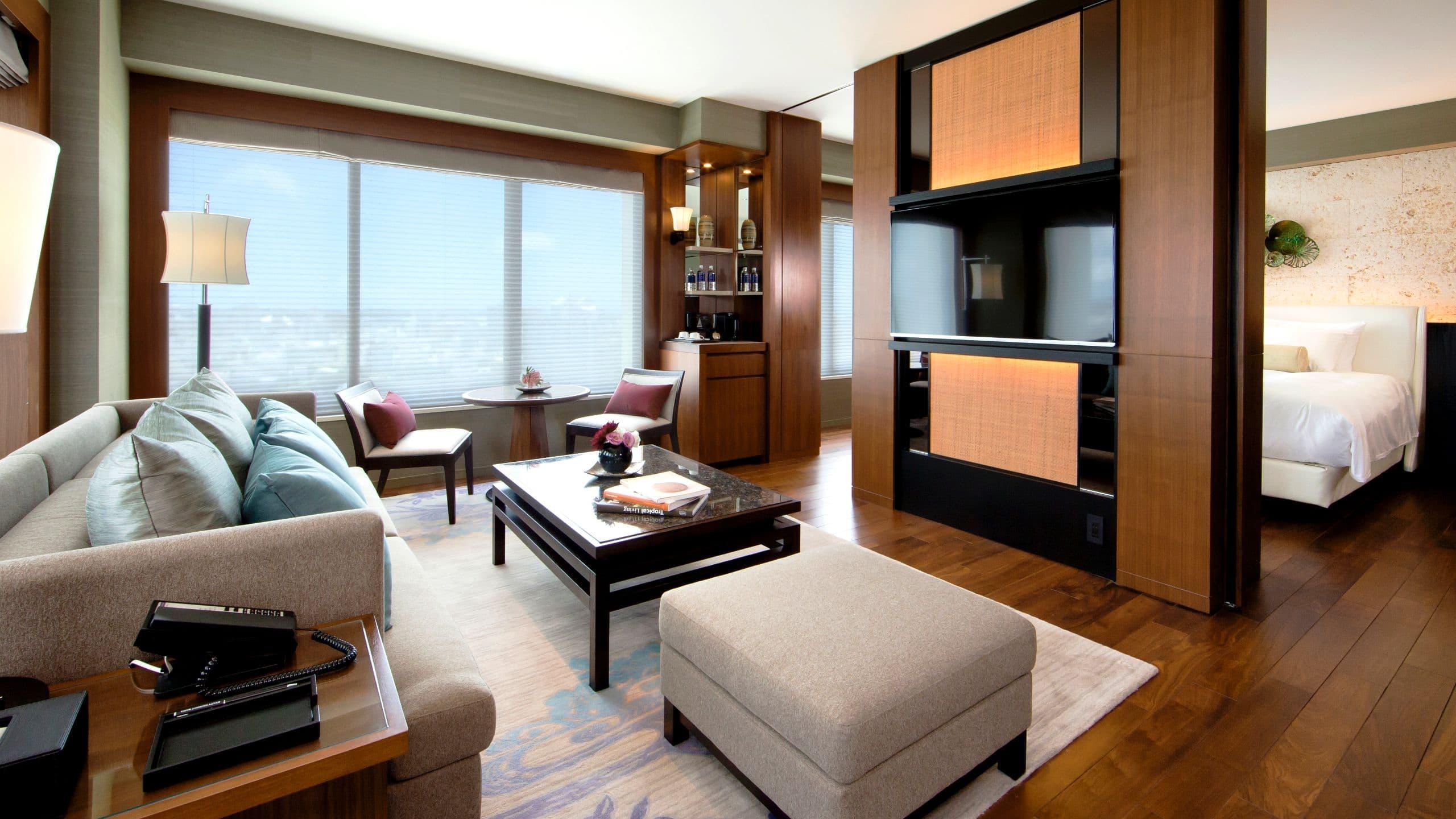 Hyatt Regency Naha, Okinawa Hotel Ngoại thất bức ảnh A suite at the Mandarin Oriental, Tokyo