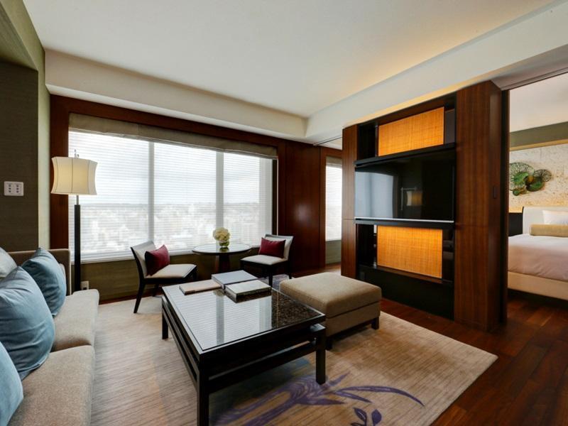 Hyatt Regency Naha, Okinawa Hotel Ngoại thất bức ảnh A suite at the hotel