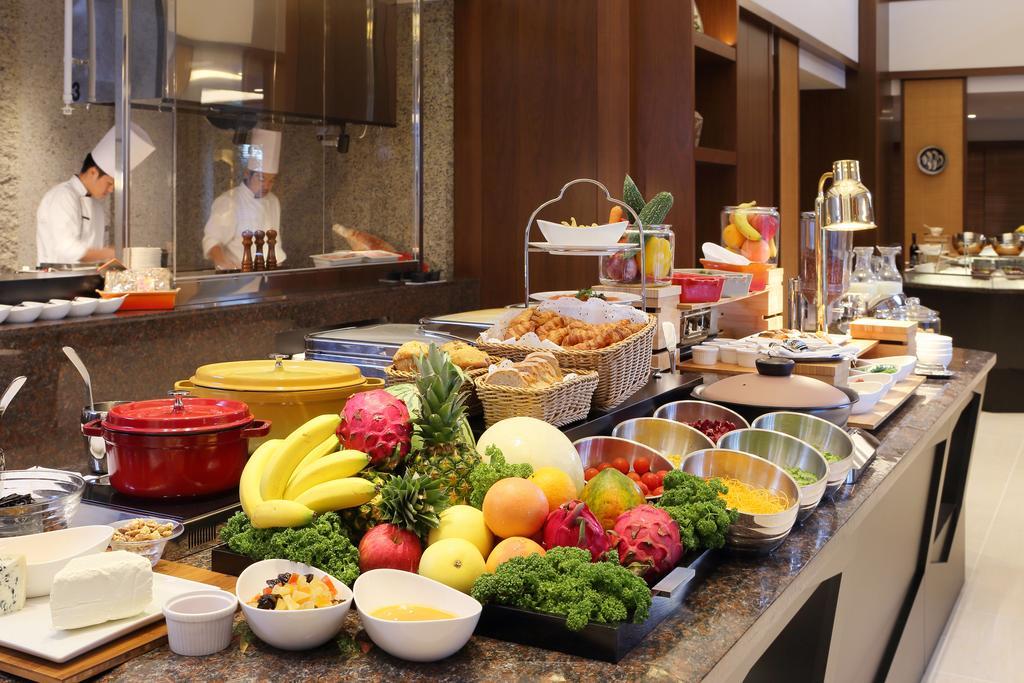 Hyatt Regency Naha, Okinawa Hotel Ngoại thất bức ảnh A buffet at a hotel