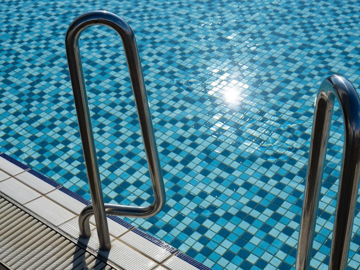 Hyatt Regency Naha, Okinawa Hotel Ngoại thất bức ảnh Swimming pool tiles