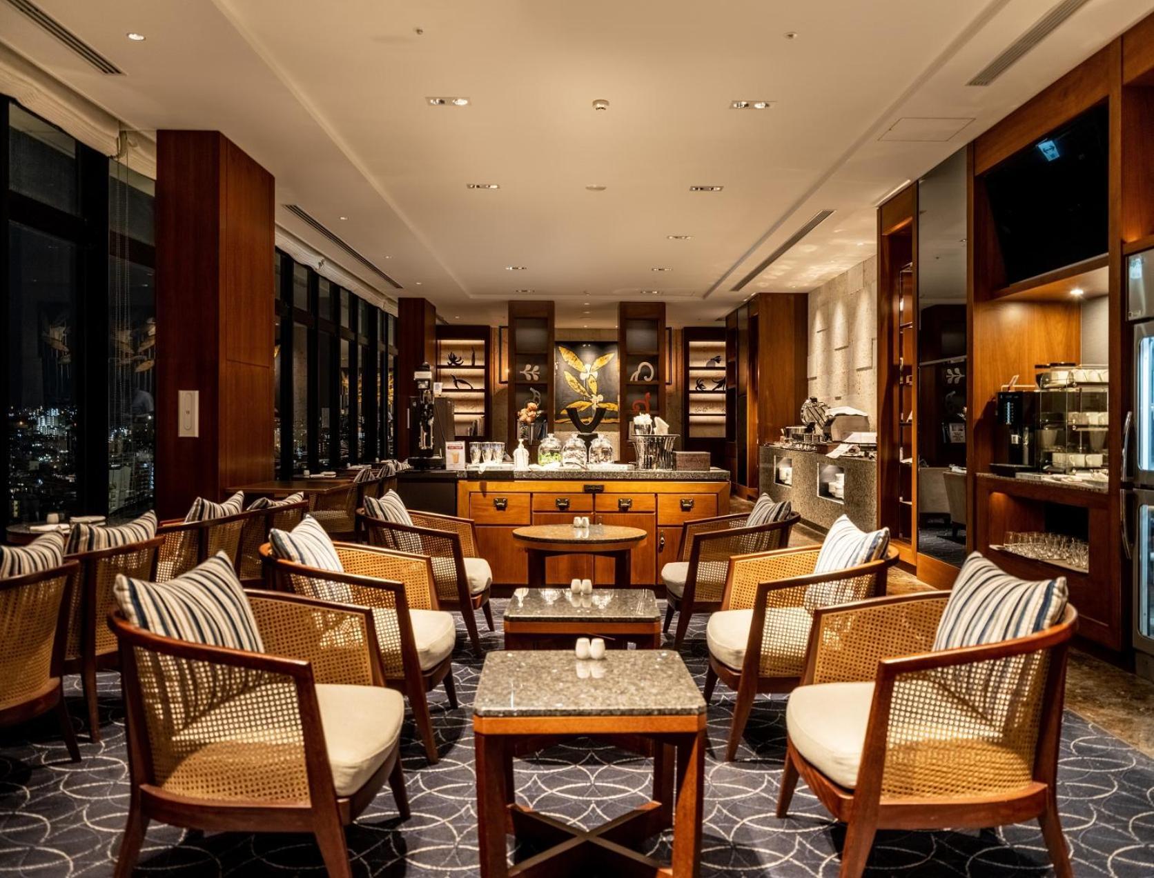 Hyatt Regency Naha, Okinawa Hotel Ngoại thất bức ảnh The Club lounge at Changi Airport