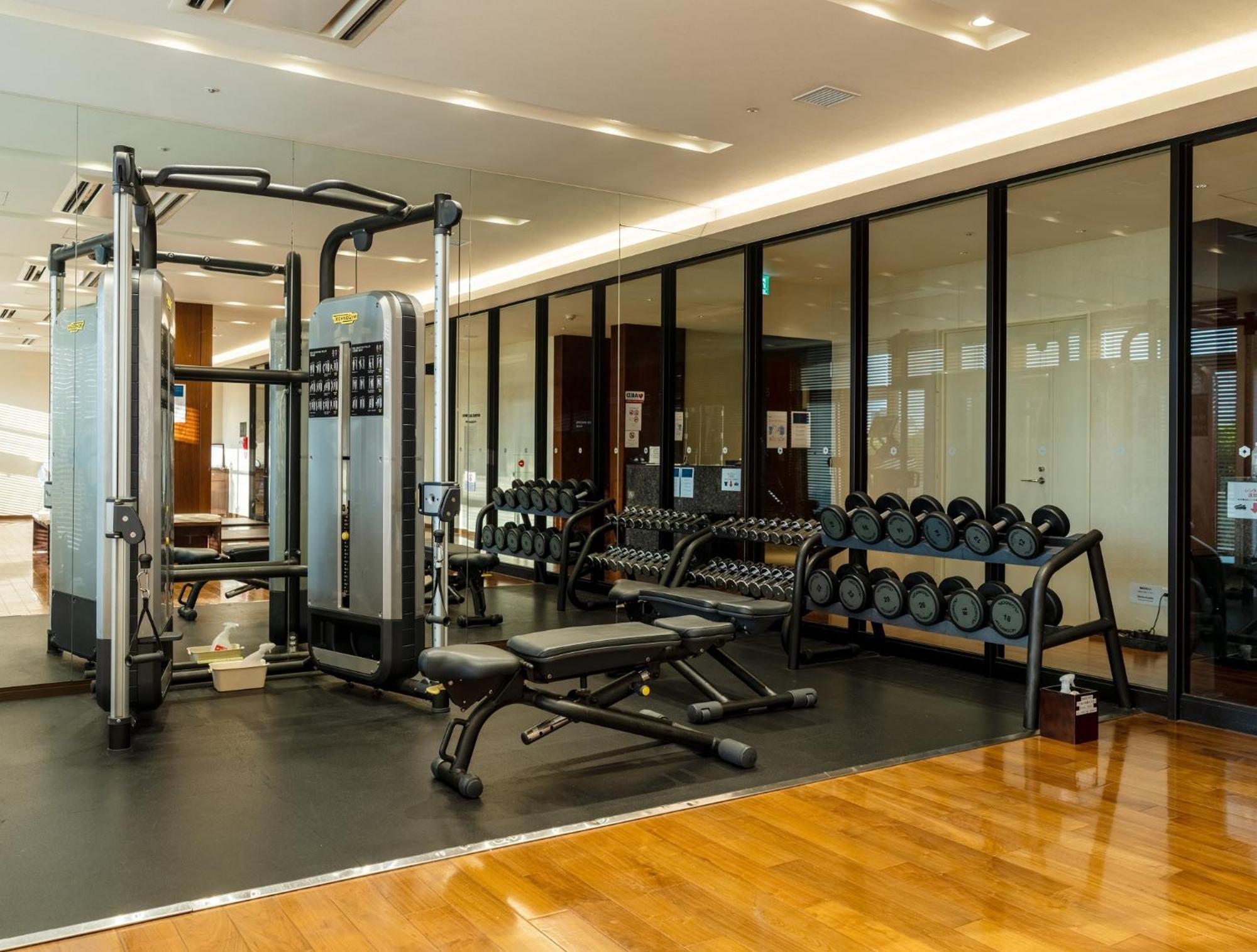 Hyatt Regency Naha, Okinawa Hotel Ngoại thất bức ảnh A gym at a hotel
