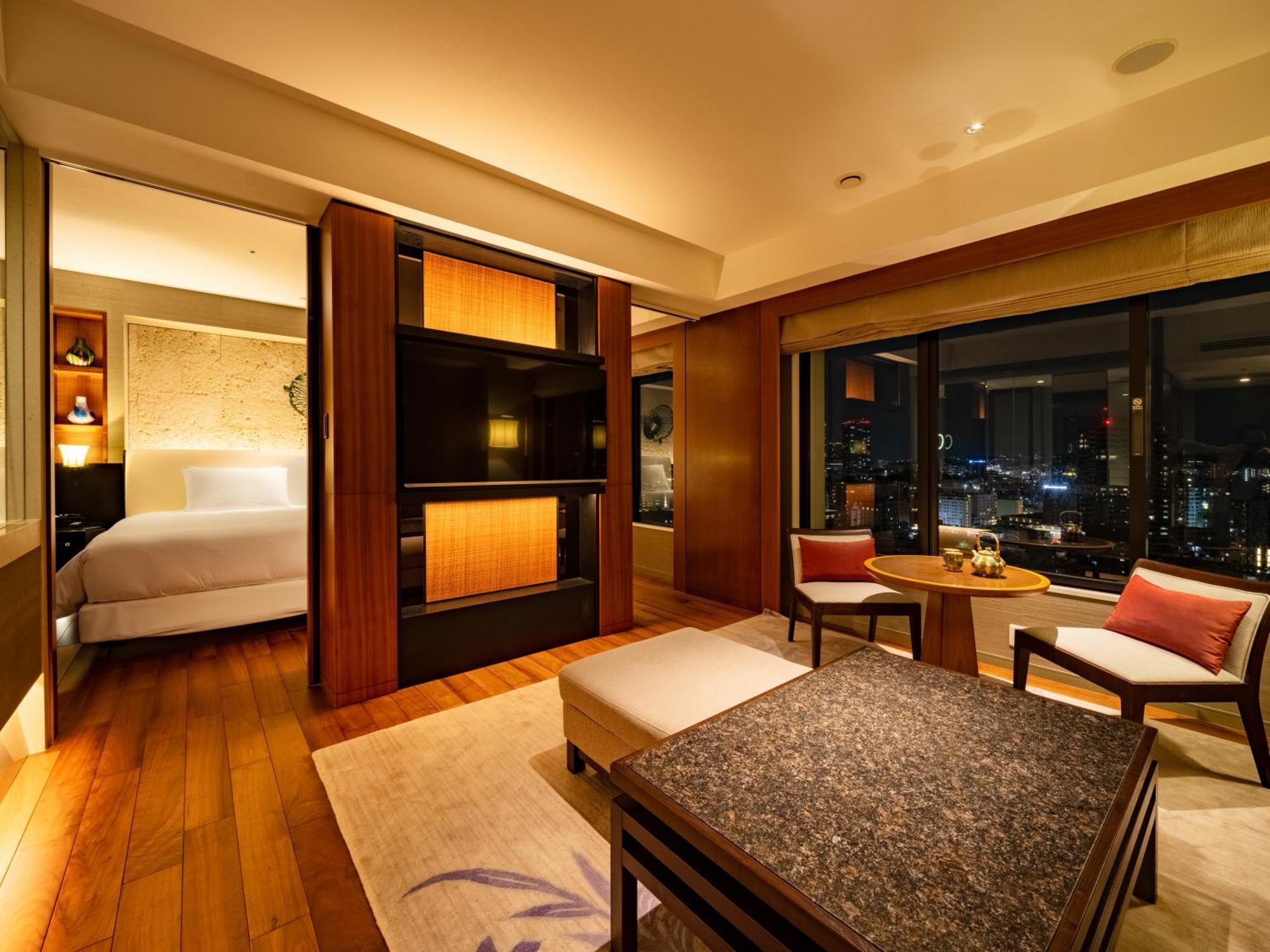 Hyatt Regency Naha, Okinawa Hotel Ngoại thất bức ảnh A suite at the hotel