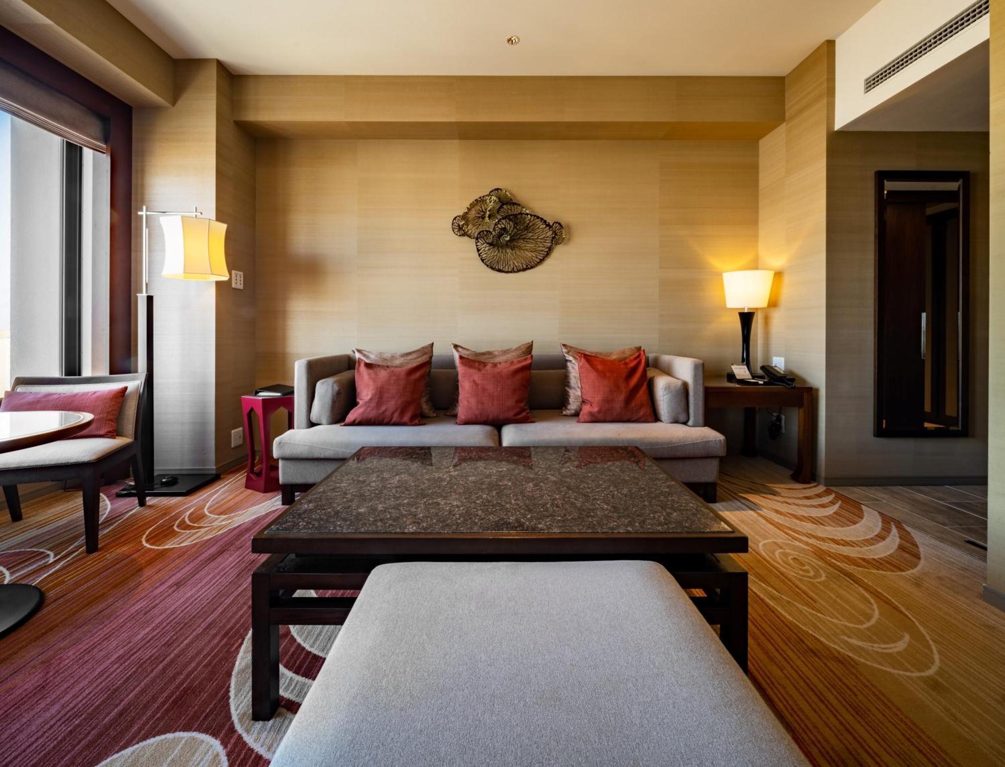 Hyatt Regency Naha, Okinawa Hotel Ngoại thất bức ảnh A suite at the hotel
