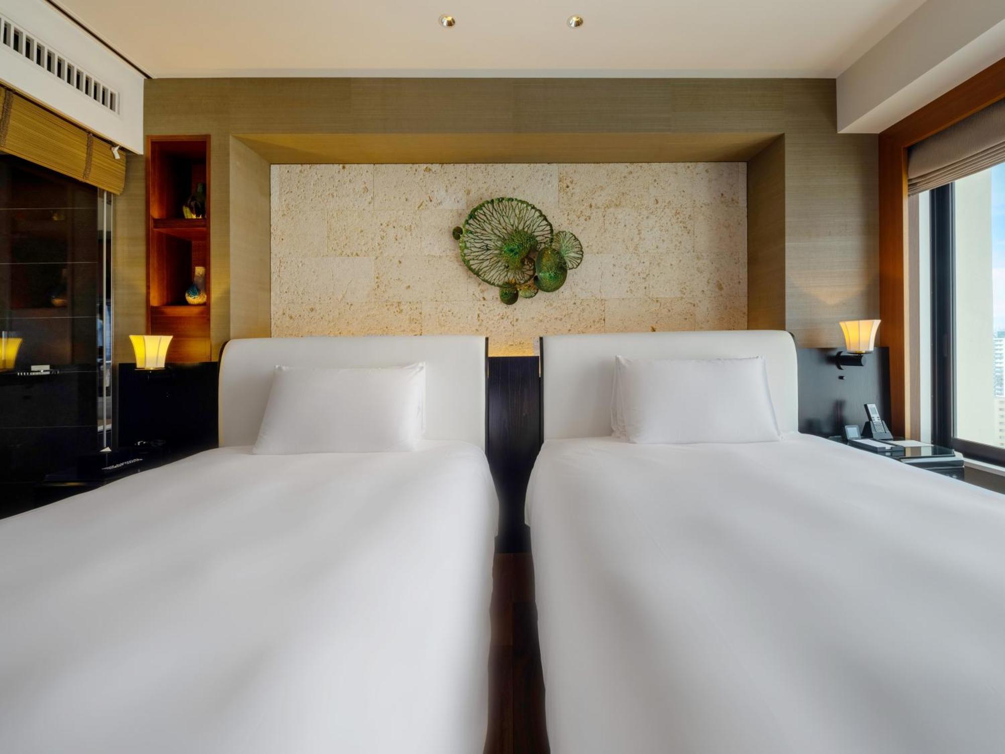Hyatt Regency Naha, Okinawa Hotel Ngoại thất bức ảnh A bedroom at the hotel