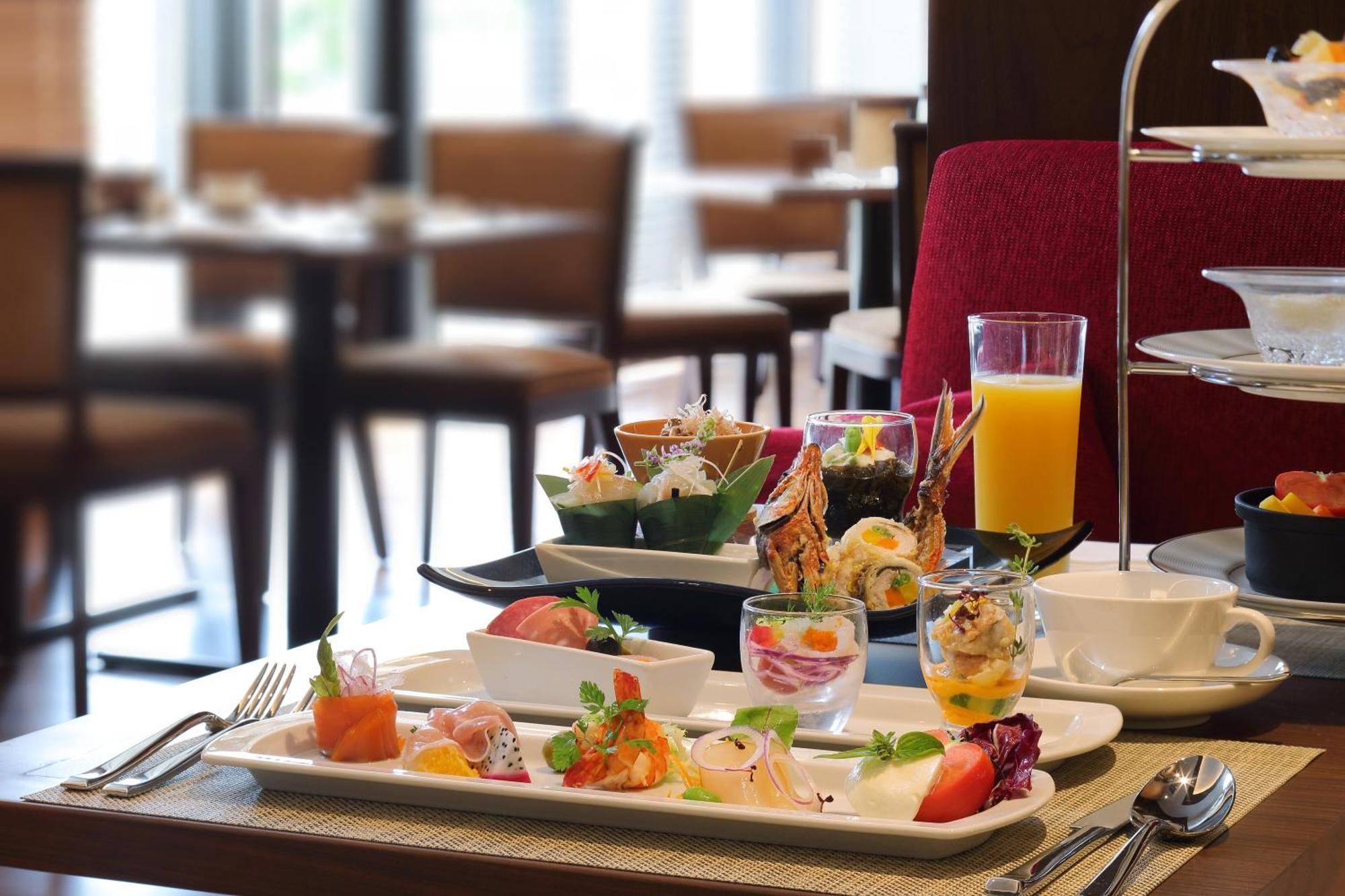 Hyatt Regency Naha, Okinawa Hotel Ngoại thất bức ảnh A selection of Thai cuisine
