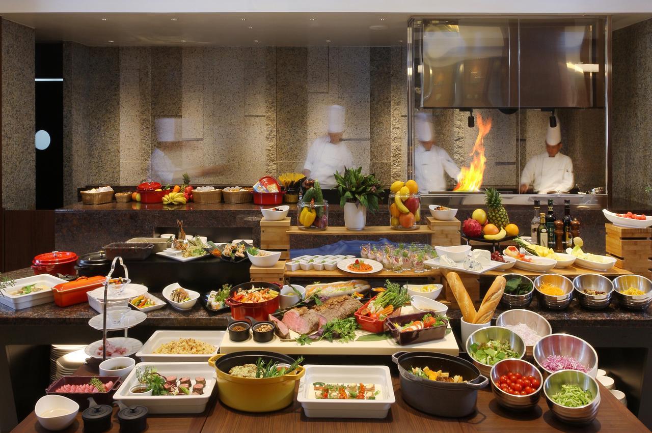 Hyatt Regency Naha, Okinawa Hotel Ngoại thất bức ảnh A buffet at a restaurant
