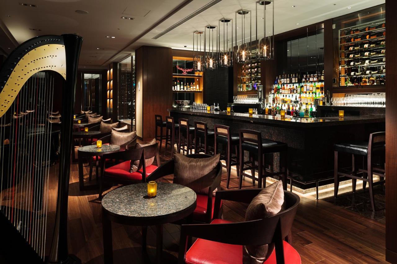 Hyatt Regency Naha, Okinawa Hotel Ngoại thất bức ảnh The bar at the Mandarin Oriental, Hong Kong